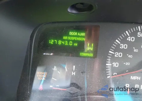 2002 Lincoln Town Car Signature z USA, uszkodzony, nr VIN 1LNHM82W92Y644152